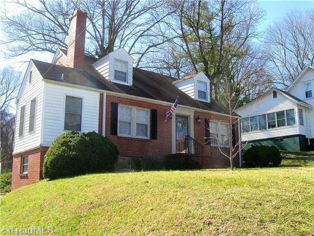 407 W Morehead St, Reidsville, NC 27320 - photo 1