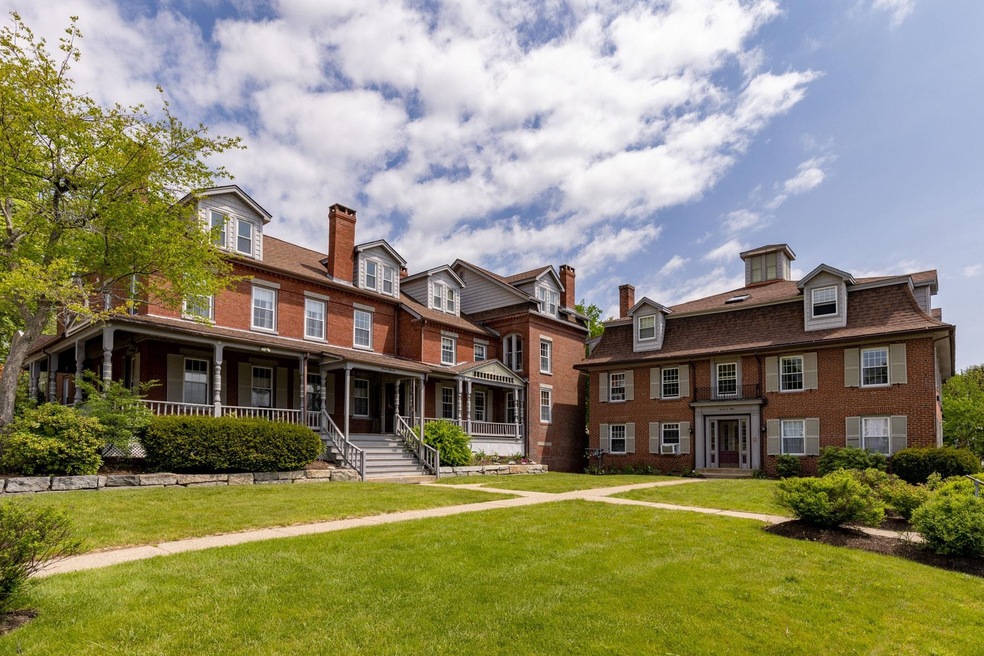 709 Central Ave unit 4, Dover, NH 03820 - photo 1