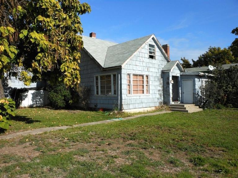 917 E Pine St, Central Point, OR 97502 - photo 1