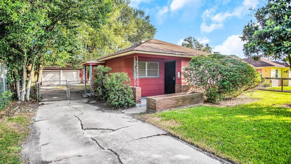 7743 Oak Vista St, Houston, TX 77087 - photo 1