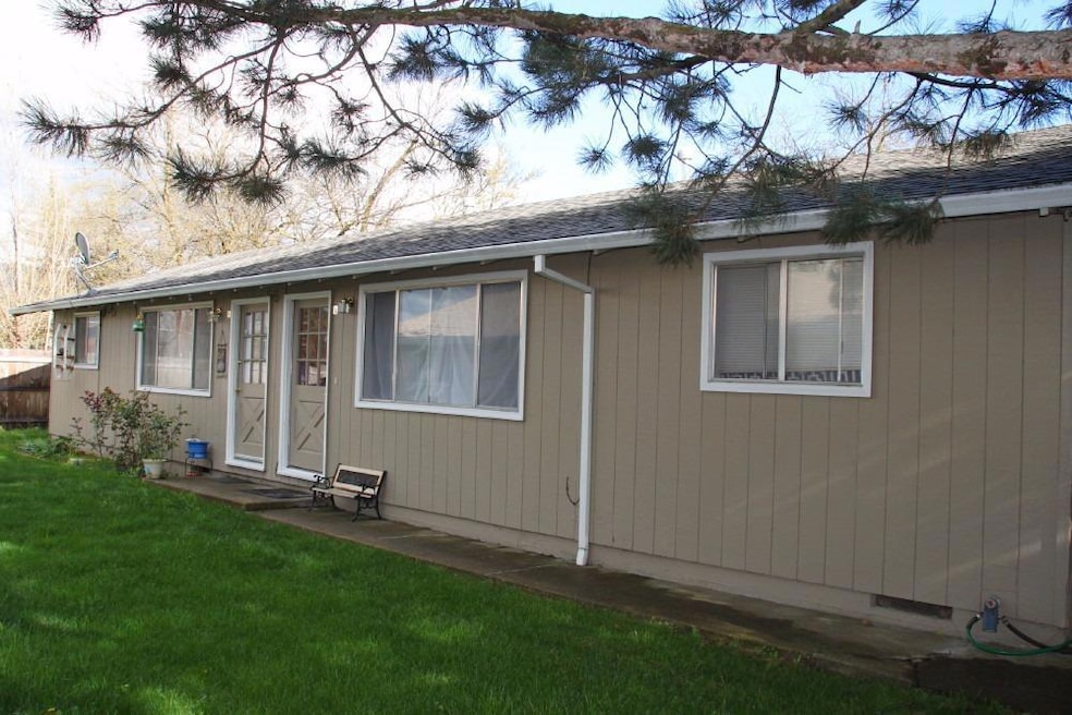 403 S B St unit A&B, Phoenix, OR 97535 - photo 1