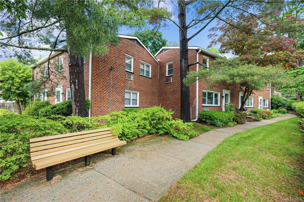 158 Charter Cir unit 158, Ossining, NY 10562 - photo 1