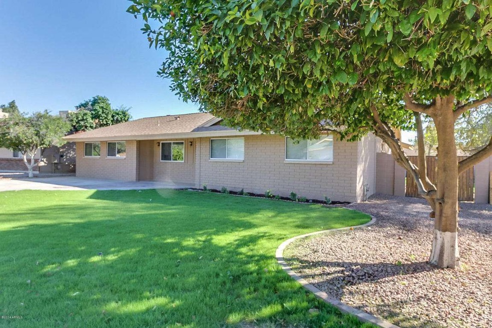 Great curb appeal with green grass