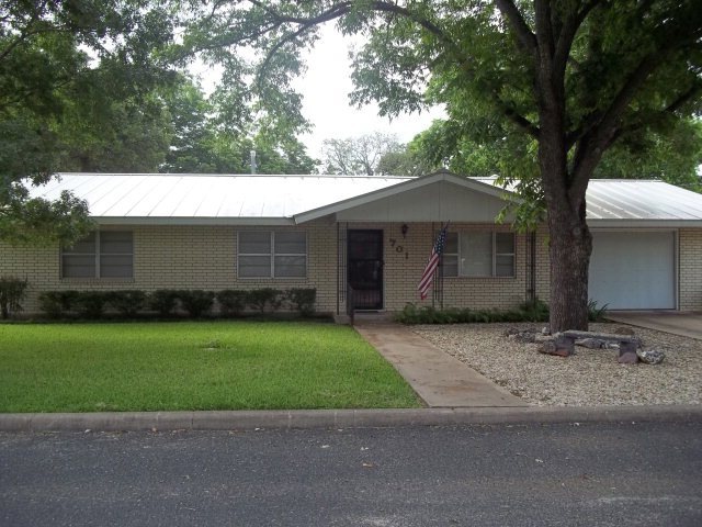 701 N Edison St, Fredericksburg, TX 78624 - photo 1