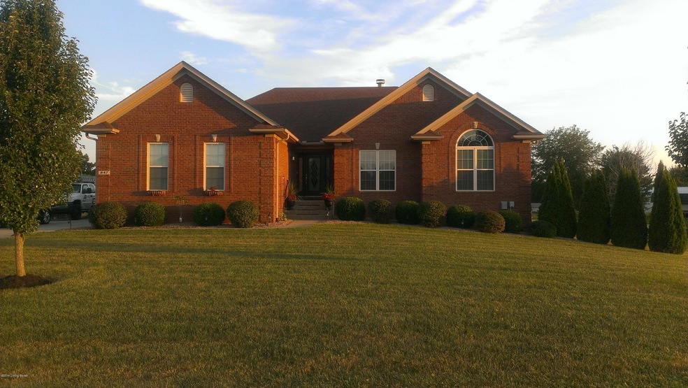 247 Sunray Dr, Shepherdsville, KY 40165 - photo 1