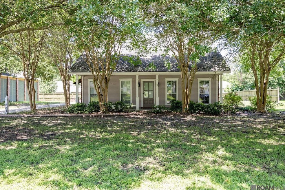 1884 Lansdowne Dr, Port Allen, LA 70767 - photo 1