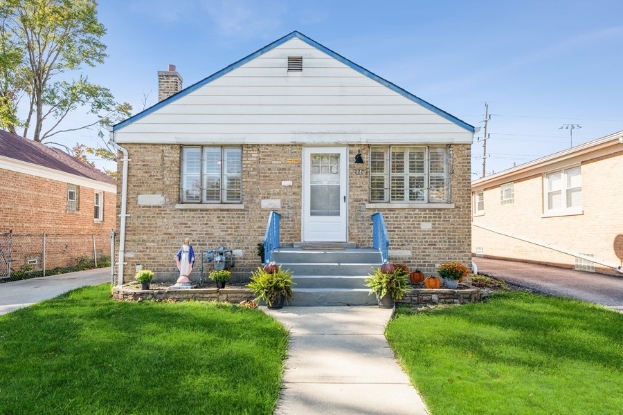 822 Westchester Blvd, Westchester, IL 60154 - photo 1