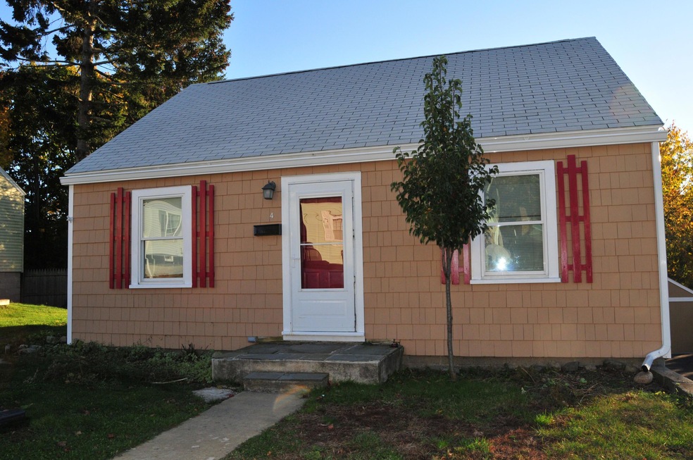 4 Halstead St, Kittery, ME 03904 - photo 1