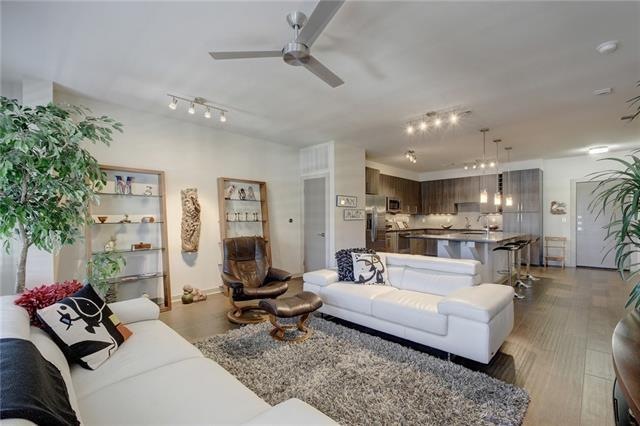 Open floor plan is wonderful for entertaining.