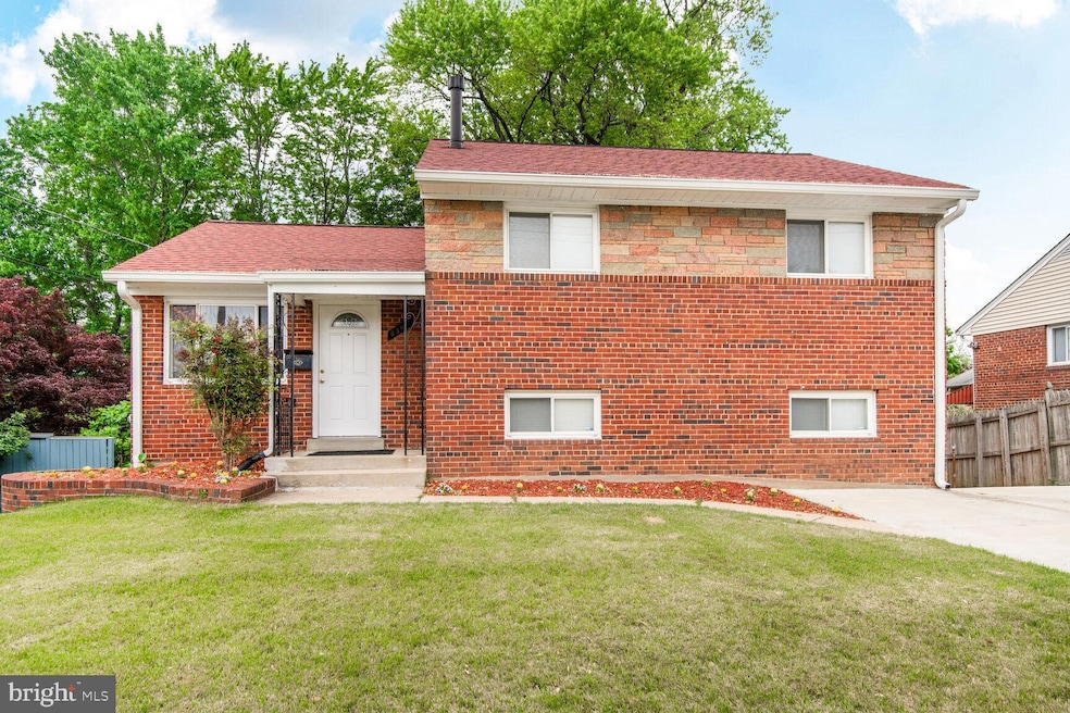 6502 Rolling Ridge Dr, Capitol Heights, MD 20743 - photo 1