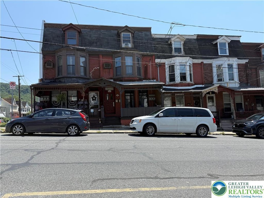 244 Mauch Chunk St unit 1, Tamaqua, PA 18252 - photo 1