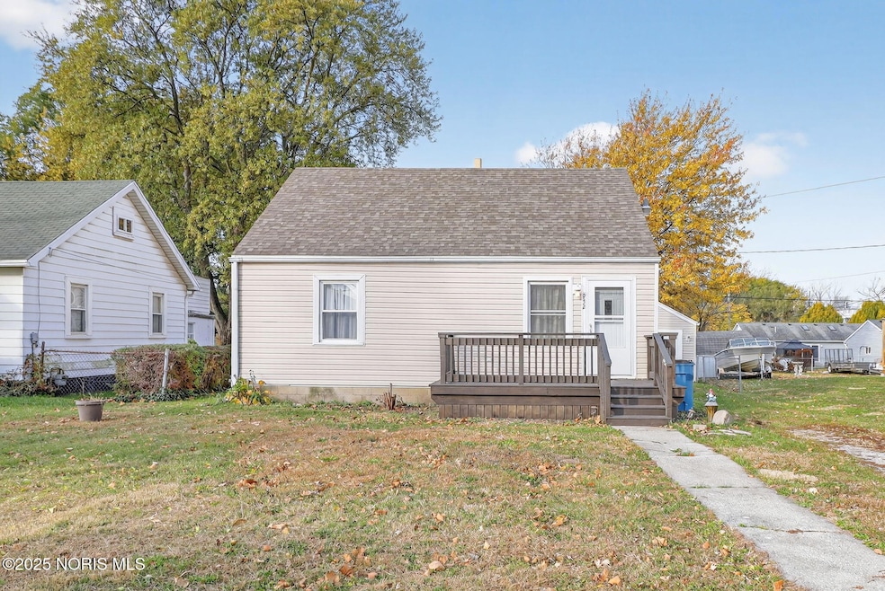 932 Cresceus Rd, Oregon, OH 43616 - photo 1