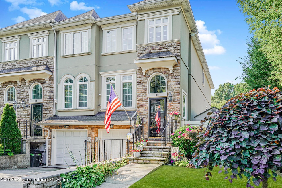 104 Presentation Cir, Staten Island, NY 10312 - photo 1