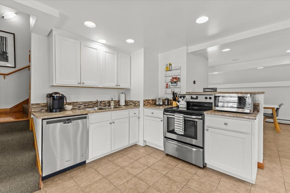 112 Main St unit 7, Stowe, VT 05672 - photo 1