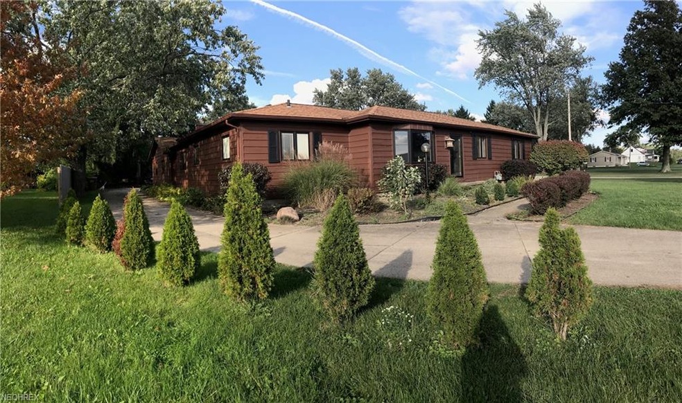 wrap around ranch, with courtyard deck in center. 