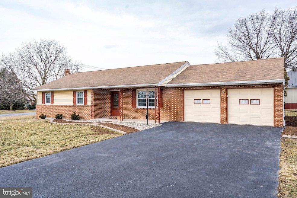 125 Sunset Rd, New Holland, PA 17557 - photo 1