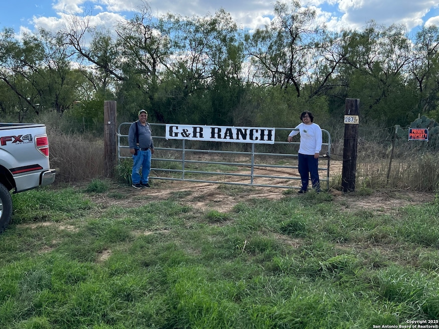 3287 Cr 349, Charlotte, TX 78011 - photo 1