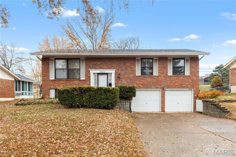 10221 Buffton Dr, Saint Louis, MO 63123 - photo 1
