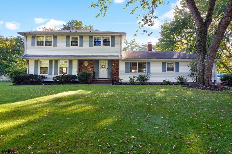 172 Wayfair Cir, Wyckoff, NJ 07481 - photo 1