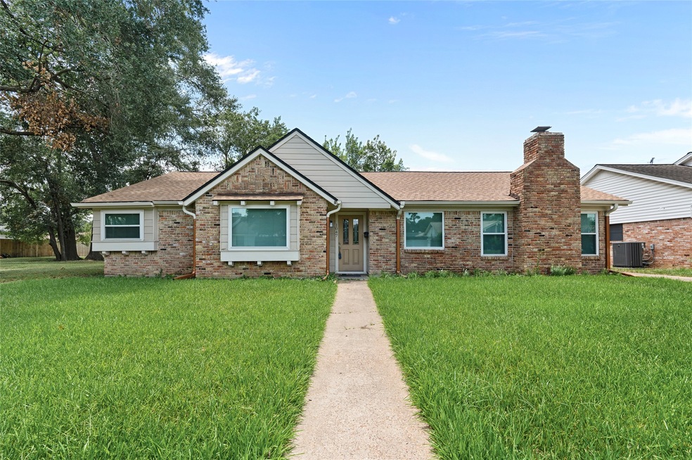 1047 W Donovan St, Houston, TX 77091 - photo 1