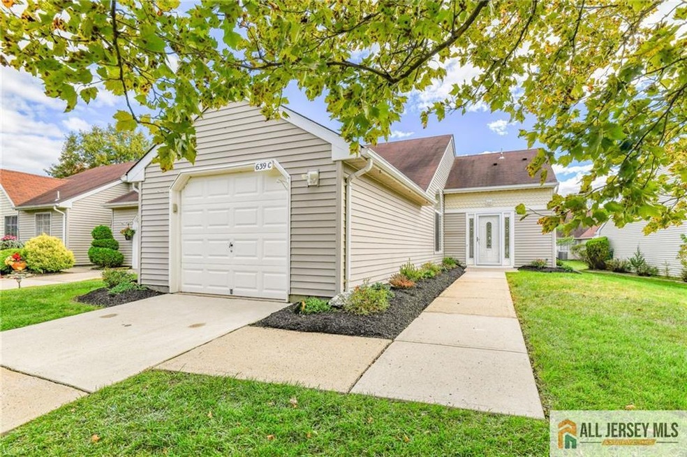 639 Madison Dr unit 639C, Monroe Township, NJ 08831 - photo 1