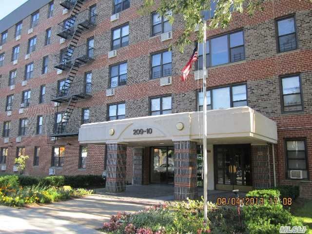 The Linda unit 1-R, Bayside, NY 11361 - photo 1