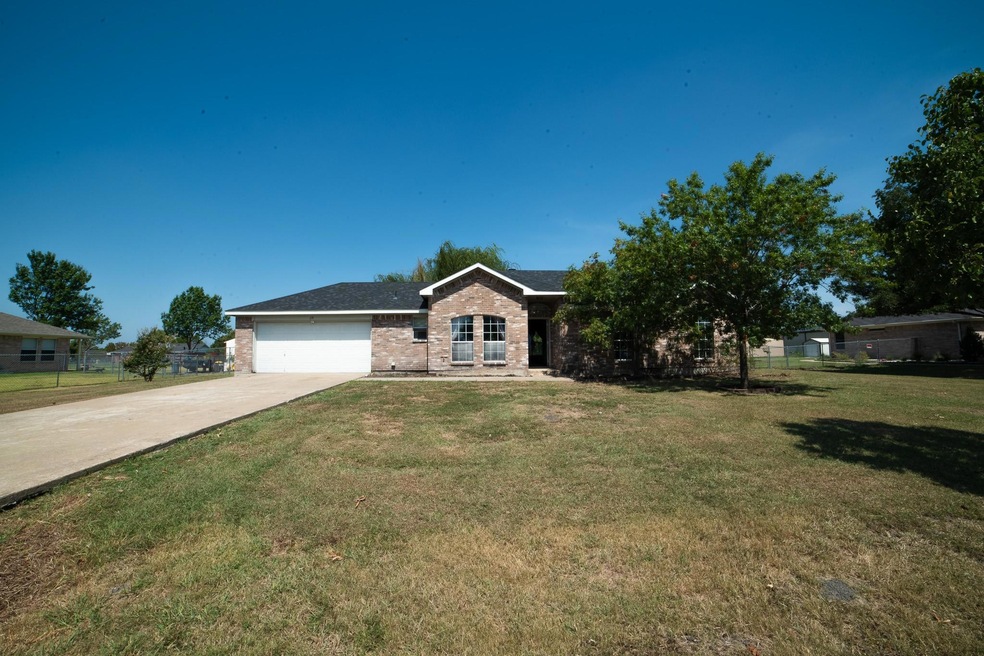 View of front of property with a garage and a fron