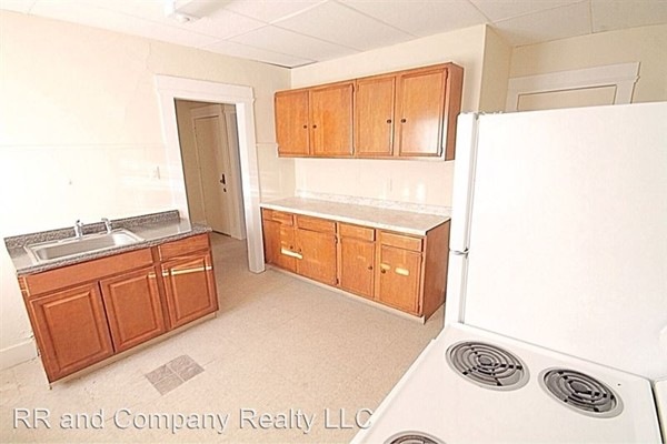 208 Pearl St unit 210-2R, Springfield, MA 01105 - photo 1