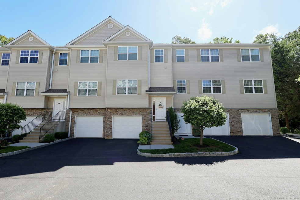 Welcome to 23 Riverview Ct!