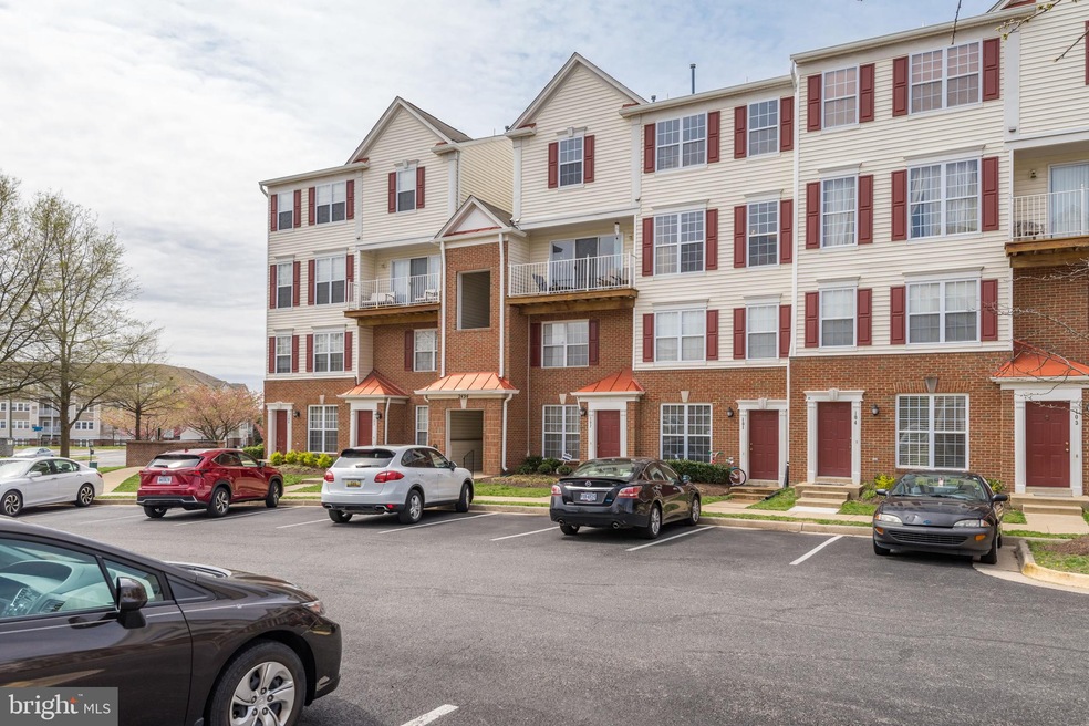 2494 Quick St unit 301, Herndon, VA 20171 - photo 1
