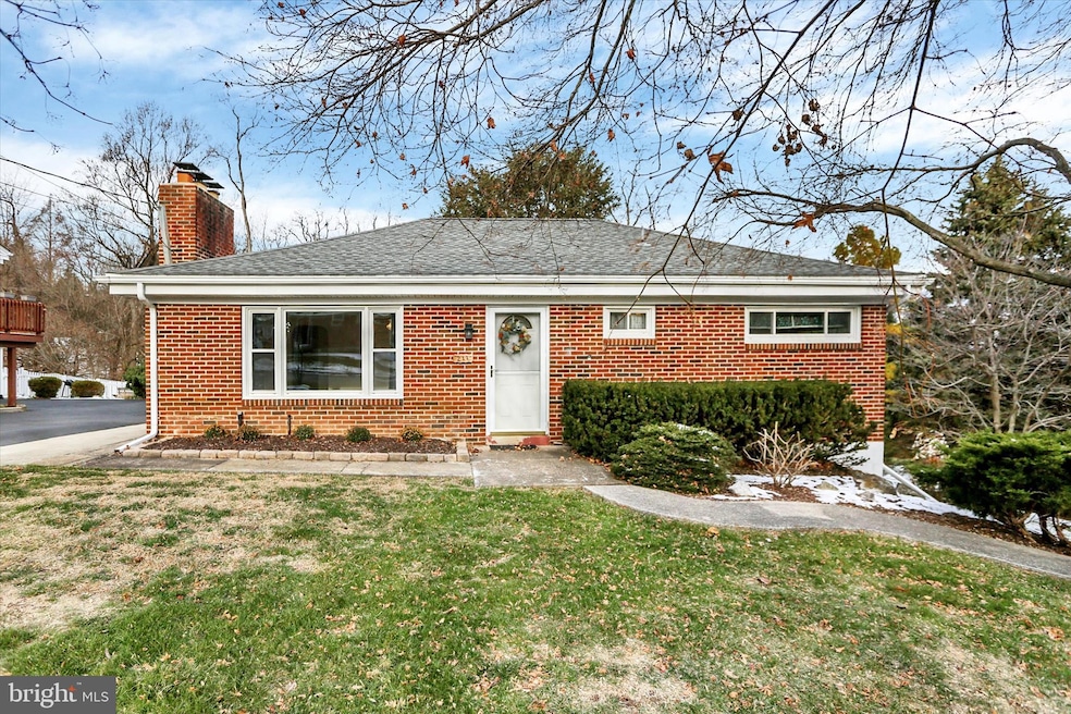 211 Walnut Level Rd, New Cumberland, PA 17070 - photo 1