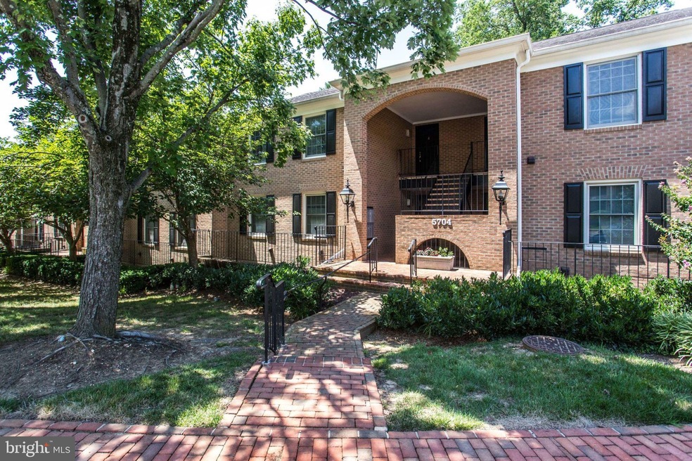 5704 Brewer House Cir unit T1, Rockville, MD 20852 - photo 1