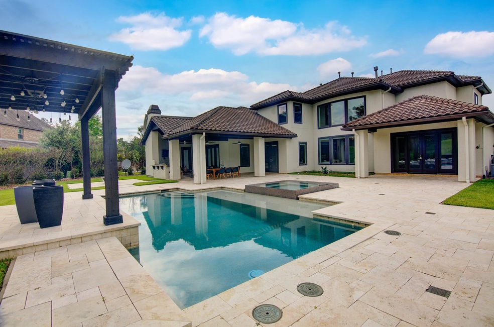 63 W Loftwood Cir, the Woodlands, TX 77382 - photo 1