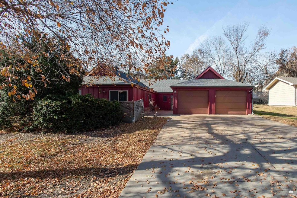 2021 Shirley Ln, Manhattan, KS 66502 - photo 1