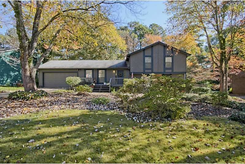Exterior Front. Heart of  Roswell Charmer!