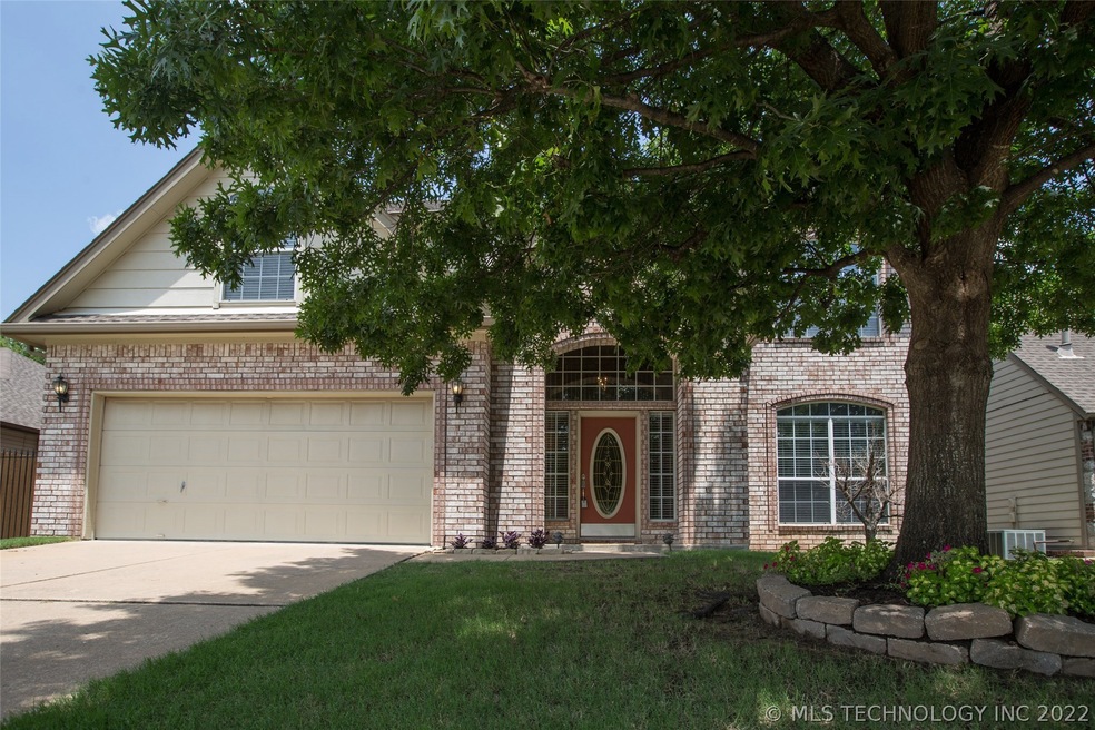 Move-in-Ready on quiet cul-de-sac in Jenks Schools