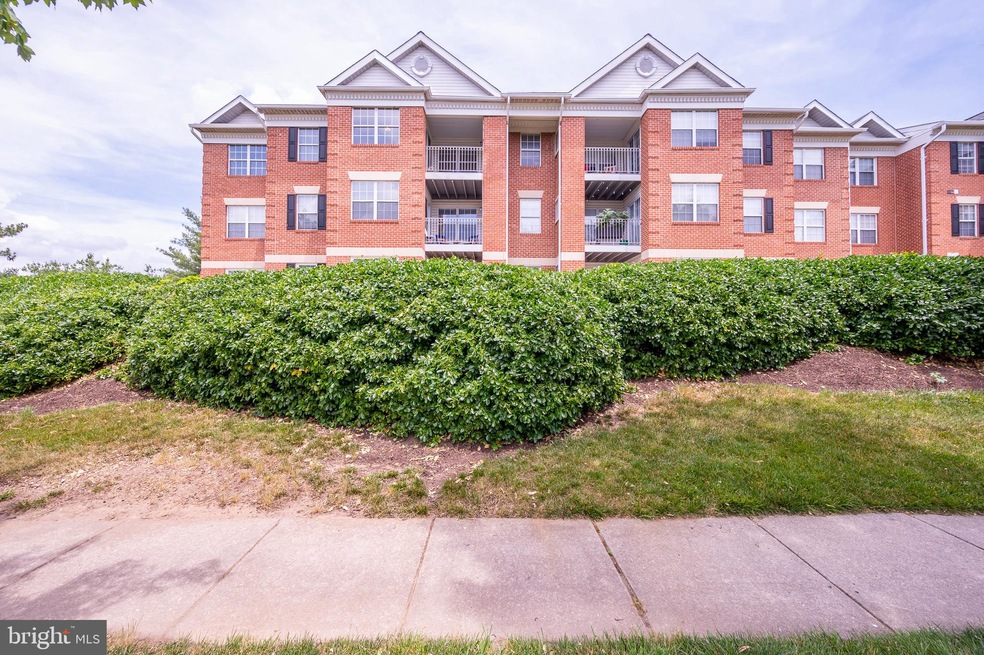 2406 Forest Edge Ct unit 303C, Odenton, MD 21113 - photo 1