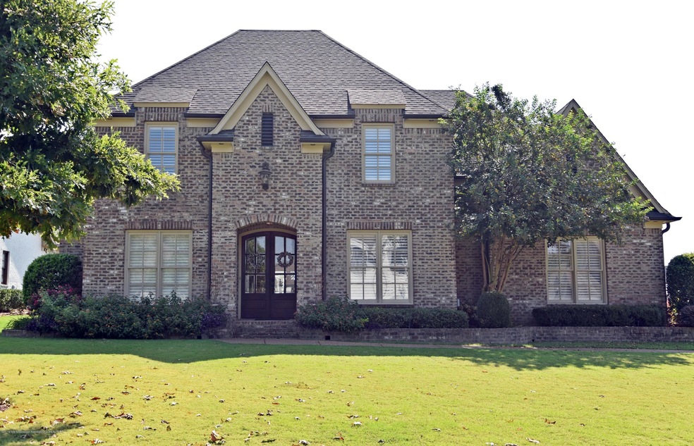 4696 Robinson Loop W