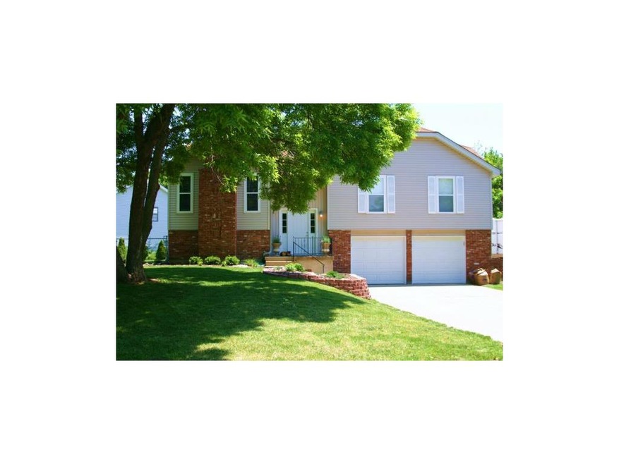 Beautiful Vinyl Siding & Updated Windows, extra pa