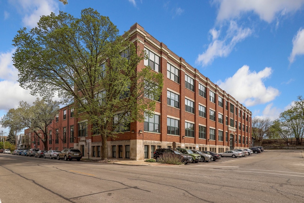 601 Linden Place unit 113, Evanston, IL 60202 - photo 1