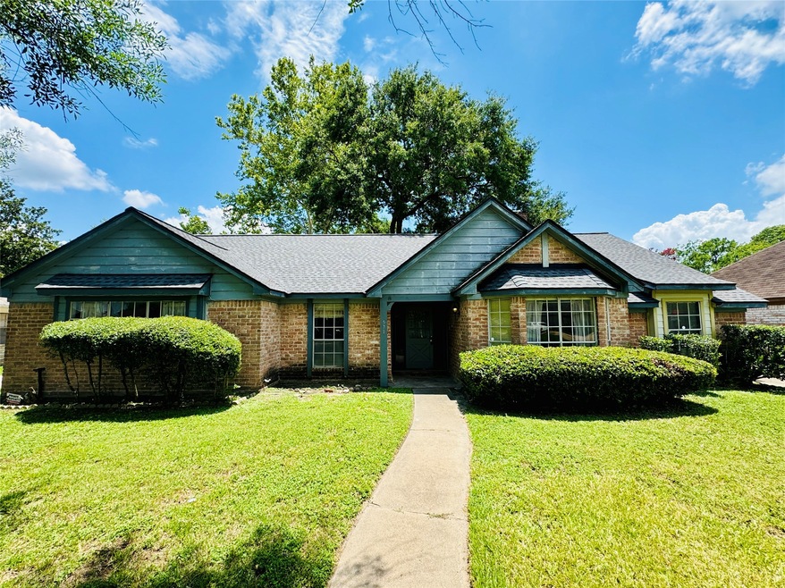 5715 Arncliffe Dr, Houston, TX 77088 - photo 1