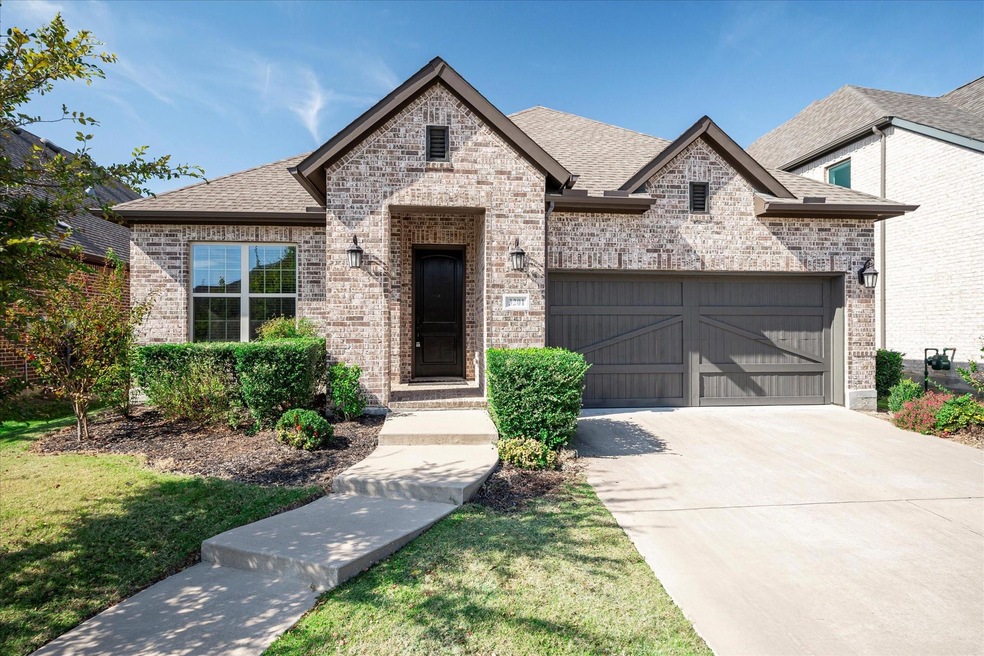 View of front of house featuring a front yard and 