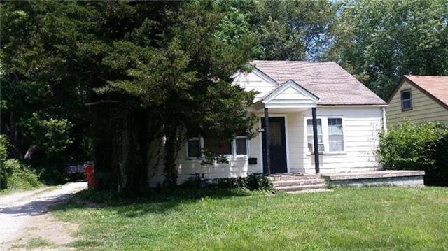 1005 NW B St, Blue Springs, MO 64015 - photo 1