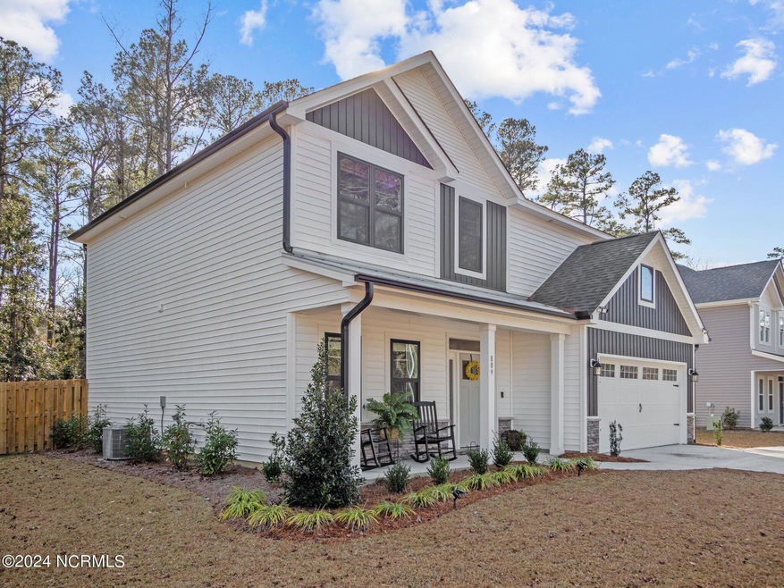 809 E Fremont St, Burgaw, NC 28425 - photo 1