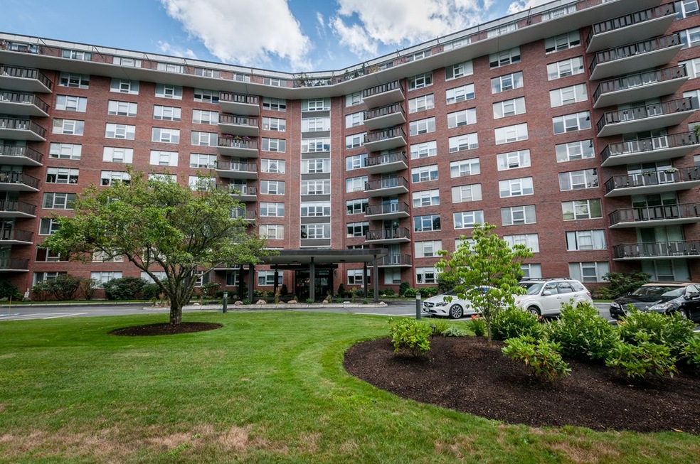 Imperial Towers unit 813, Chestnut Hill, MA 02467 - photo 1