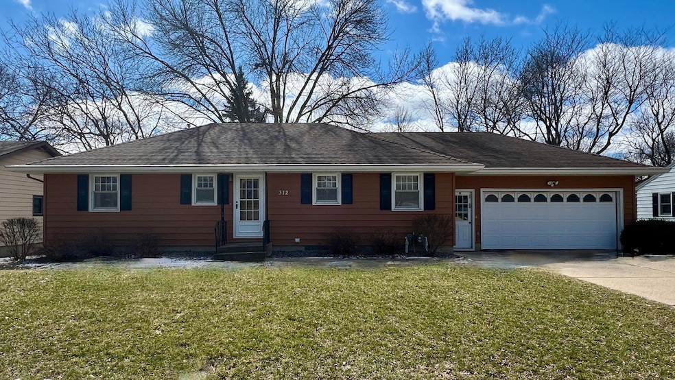 312 Fairview Dr, Albert Lea, MN 56007 - photo 1