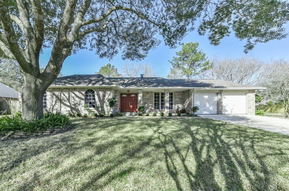 1311 Bayou Oak Dr, Friendswood, TX 77546 - photo 1