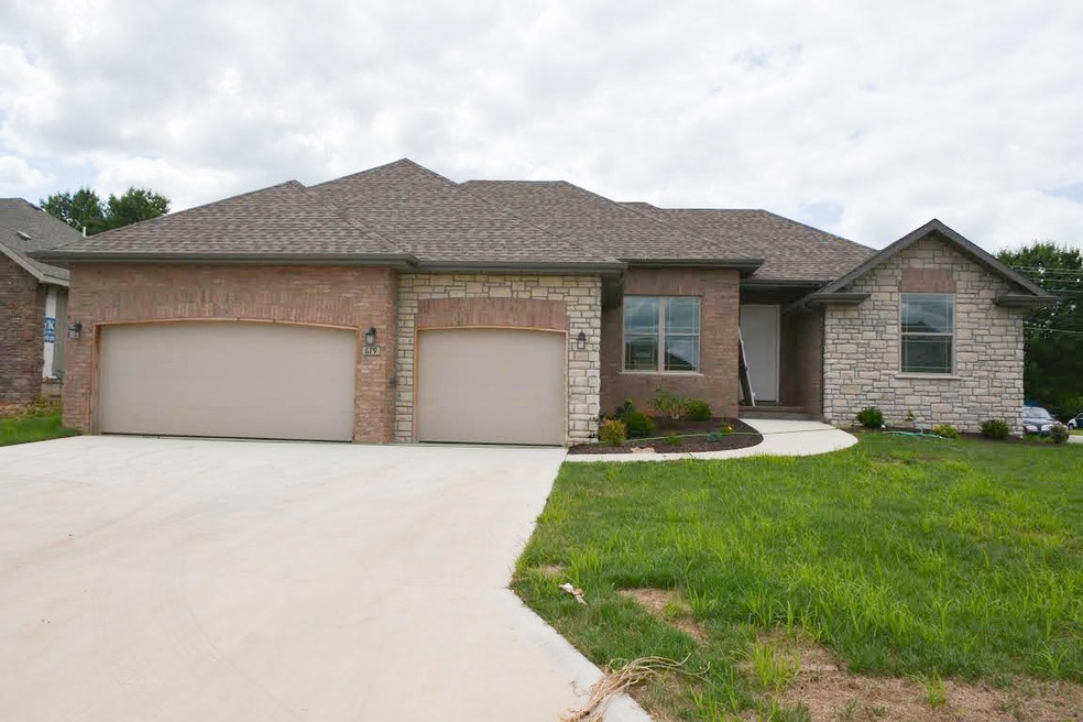 713 N Montego St, Nixa, MO 65714 - photo 1