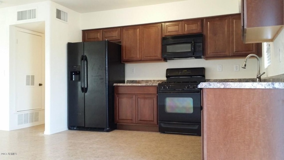 Lower Buckeye Rd Kitchen