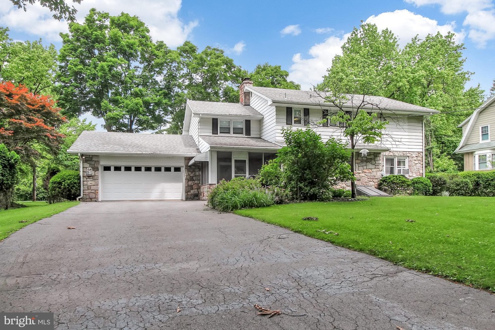 518 Elm Ave, Reading, PA 19605 - photo 1